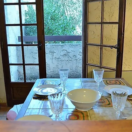 Mazet Mediterraneen Avec Terrasse Et Jardin - Rayol-canadel - Fr-1-226b-134 *